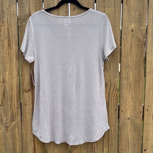 NWT Lularoe Classic T Small - Picture 2 of 4